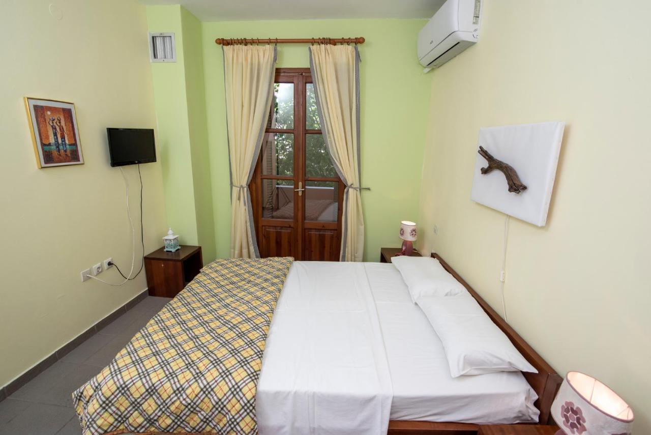 Aeolos Guesthouse Monemvasía Esterno foto