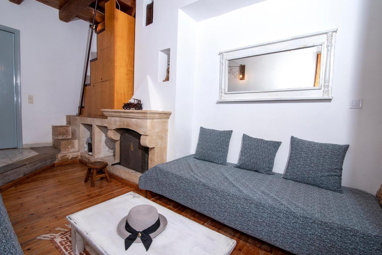 Aeolos Guesthouse Monemvasía Esterno foto